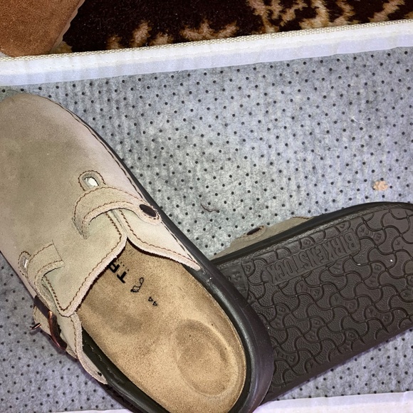 Men\'s size 11 tan suede Birkenstock sandals in box - open back closed toes main image 6